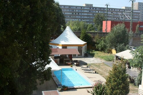 Villa De Baron, Забронировать Вилла Отели Дрездена с парковкой, рядом с Улица Вайсе Гассе в Дрездене, Парковка