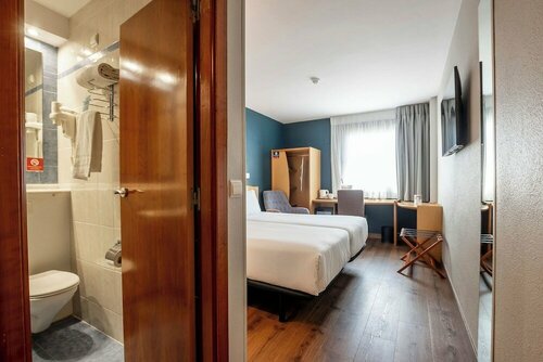 Travelodge Alicante Puerto, Book Hotel Hoteller i Pamplona med parkering, Parkering