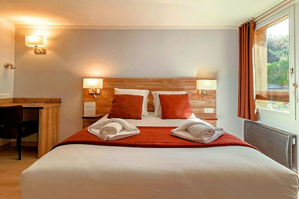 Brit Hotel Confort Pau Lons