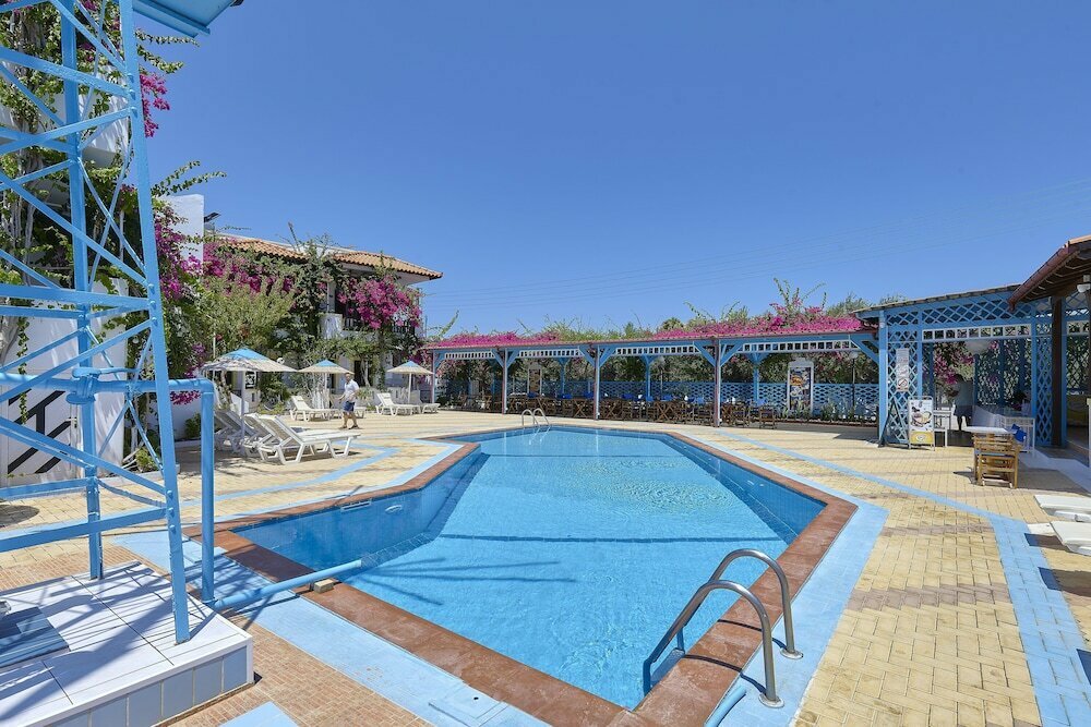 Paul Marie Hotel & Bungalows