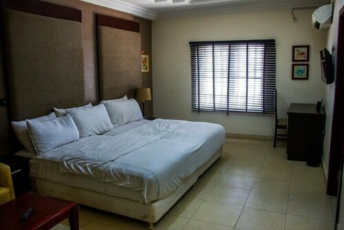 Chelsea Suites Annex, Prenota Hotel Hotel a Badagry con parcheggio, Parcheggio
