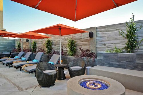 Hampton Inn & Suites Los Angeles Burbank Airport, Забронировать Отель Бербанк San Fernando Valley