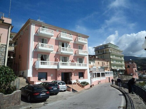 Hotel Tirreno Di Russo Albino and Brothers SAS, Buchen Sie Hotel Hotels in Salerno mit Parkplatz, Parkplätze