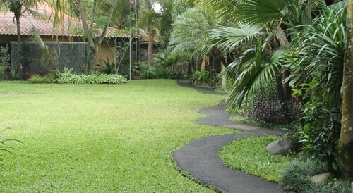 Laras Asri Resort & Spa, Book Ferieresort SPA-hoteller i Central Java, SPA