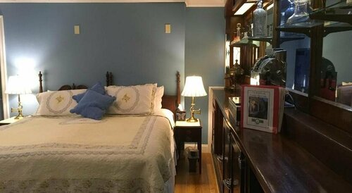 The Red Hook Country Inn, Buchen Sie Hotel Hotels in Red Hook mit Parkplatz, Parkplätze