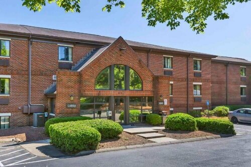 Suburban Studios Cary - RDU Airport, Забронировать Отель Отели Кэри с завтраком, рядом с Sigma Gamma Rho Sorority Headquarters, Завтраки