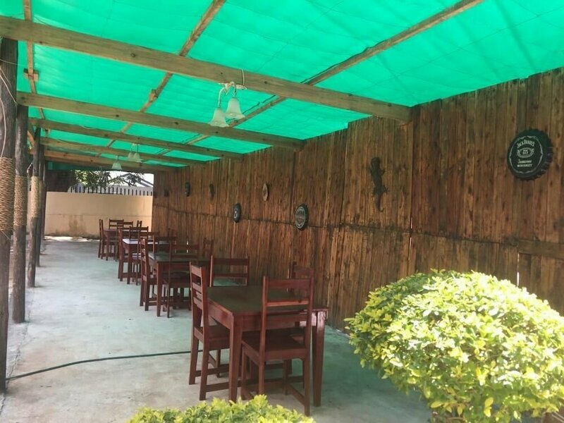 Hooters Lodge