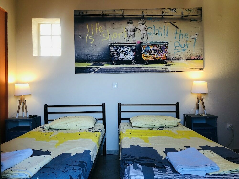 Arabas —  Hostel