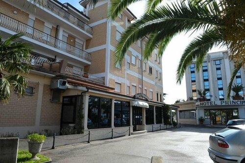 Hotel L'Aquila, Забронировать Отель Отели в центре Помеция, в центре