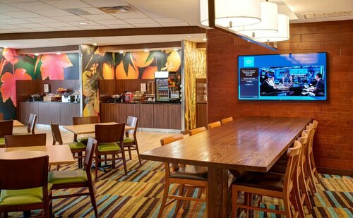 Fairfield Inn & Suites by Marriott Detroit Troy, Varaa Hotelli Hotellit Michigan pysäköinnillä, Pysäköinti