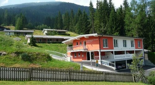 Ferienhäuser Tröster, Забронировать Отель Отели Бад-Клайнкирххайм с парковкой, рядом с Bachlift, Парковка
