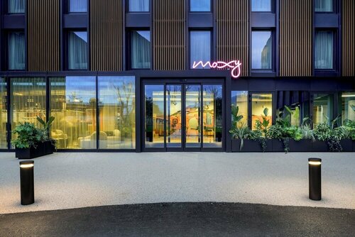 Moxy Pompeii, Book Hotel Hoteller i Pompeji med parkering, Parkering