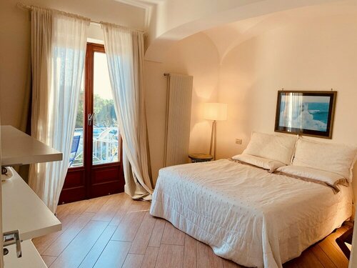 Agapanto Luxury Accommodation, Забронировать Гостевой дом Отели острова Искья с парковкой, Парковка