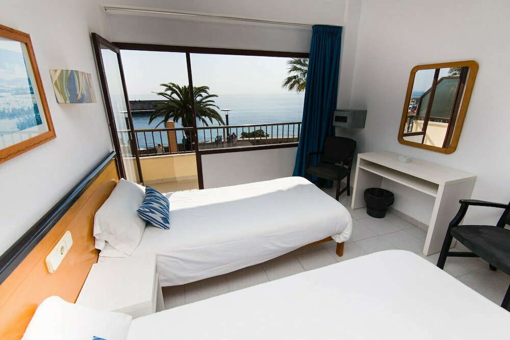 Hostal Port Corona