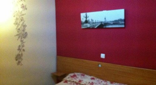 Hostal Neptuno, Забронировать Хостел Недорогие отели Касерес, рядом с Город спорта общества Экстремадуры, недорого