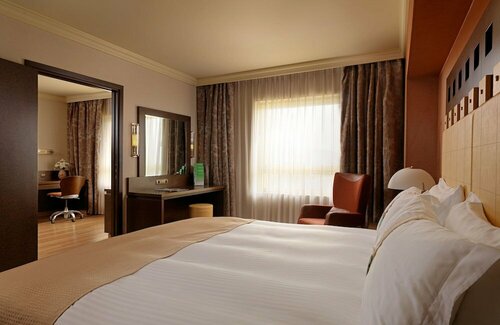 Holiday Inn Athens Attica Av, Airport W. by IHG, Забронировать Отель Отели Пайания с бассейном, Бассейн