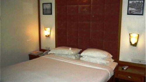 OYO 5630 Beverly Hills Hotel, Забронировать Отель Пуна штат Махараштра