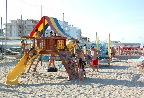 Bikini Tropicana Family Hotel, Buchen Sie Hotel Hotels in Ravenna mit Pool, Schwimmbad