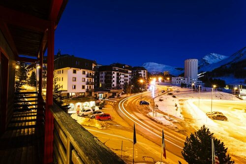 Hotel Biancaneve, Забронировать Отель Отели Сестриере с парковкой, рядом с Баби 1, Парковка