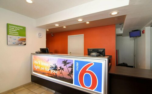 Motel 6 North Palm Springs, CA - North, Забронировать Мотель Отели Палм-Спрингса с парковкой, Парковка