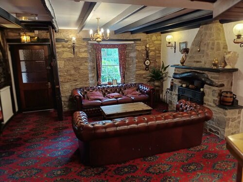 Trewern Arms Hotel, Prenota Hotel Nevern Galles del Sud