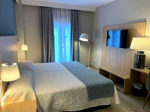 Hotel Puerta del Mar, Забронировать Отель Нерха Axarquía