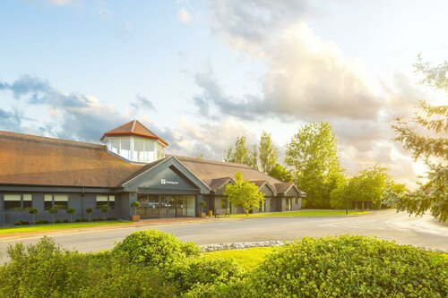 Holiday Inn Aylesbury, an IHG Hotel, Prenota Hotel Hotel a Buckinghamshire con piscina, Piscina