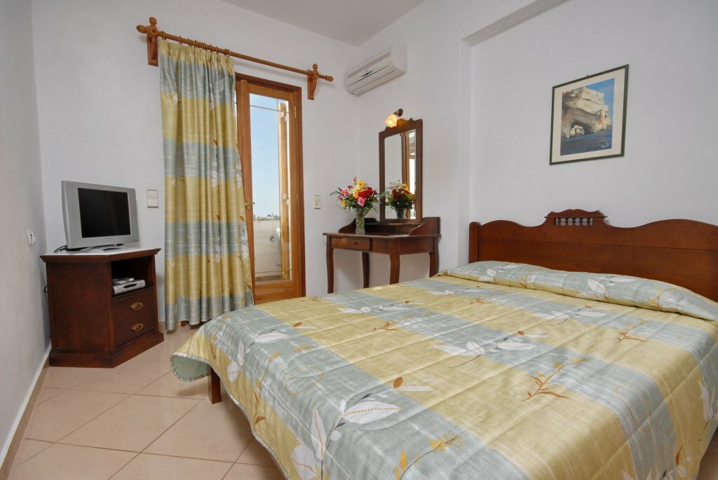 Birikos Studios & Apartments