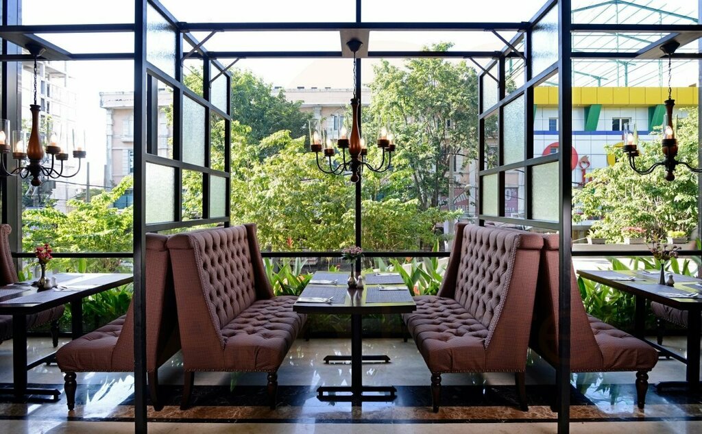 Aria Centra Surabaya
