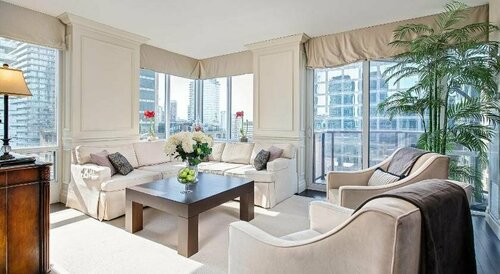 Sky Suites Yorkville, Забронировать Отель Торонто Greater Toronto Area, рядом с Maple Leaf Gardens