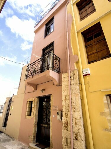 Venetian House, Забронировать Отель Отели Ханья с парковкой, рядом с Мечеть Киутсука Хасана, Парковка