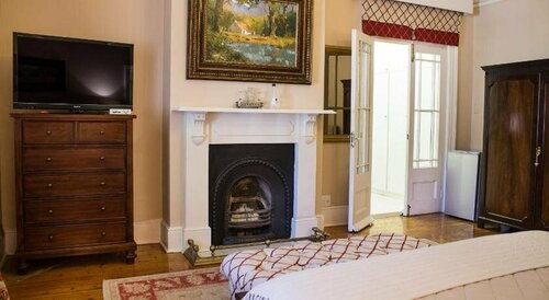 Kimberley Country House, Забронировать Отель Отели Кимберли с бассейном, рядом с Музей Соломона Плааки, Бассейн