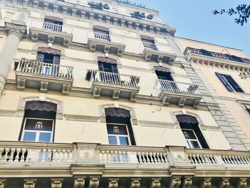 Royal Rooms Luxury Suite, Забронировать Отель Отели Неаполя с завтраком, рядом с Вилла Флоридиана, Завтраки