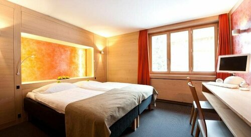Hotel Alpine Lodge, Забронировать Отель Занен 