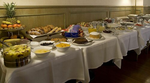 Albergo Delle Notarie, Забронировать Отель Отели Реджио-нелл-Эмилиа с парковкой, рядом с Кафедральный собор Реджо-Эмилия, Парковка