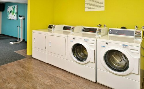 Holiday Inn & Suites Tampa Near Busch Gardens - USF, Book Hotel Hoteller i Tampa med parkering, Parkering