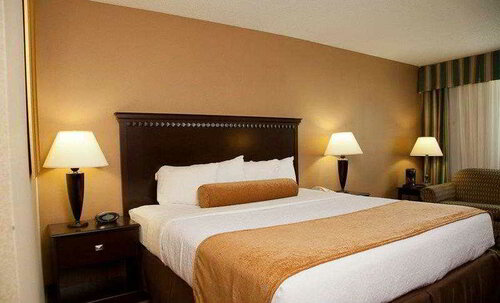 Quality Inn & Suites Syracuse - Carrier Circle, Забронировать Отель Сиракьюс Finger Lakes