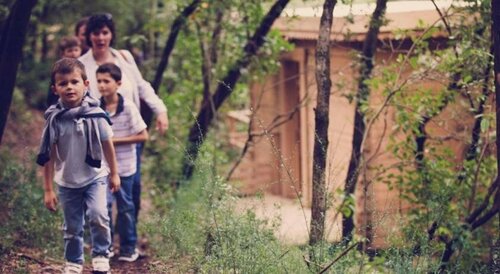 The Cabins in the Woods, Book Hotel Hoteller i Carcassonne med parkering, Parkering