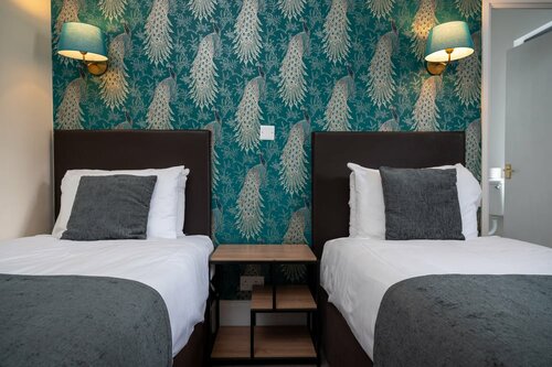 Bell Hotel, Rezervați Hotel Hoteluri în Gloucestershire cu parcare, Parcare