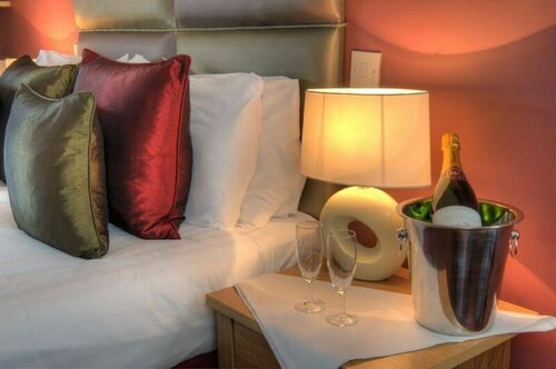The Deddington Arms, Book Pension Banbury 