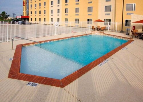 Red Roof Inn & Suites Beaumont, Varaa Hotelli Beaumont 