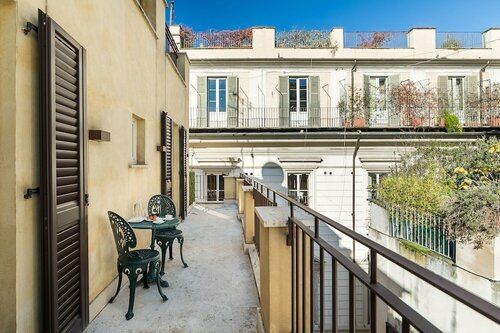Hotel Mancino 12, Забронировать Отель Треви Рим