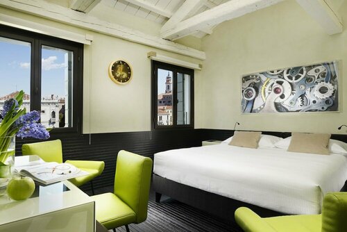 Hotel LOrologio Venezia - WTB Hotels, Забронировать Отель Сан-Поло Венеция, рядом с Вокзал Accademia