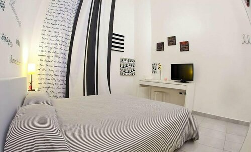 BeHouse Naples Room and Breakfast, Забронировать Отель «постель и завтрак» Неаполь - исторический центр Неаполь, рядом с Церковь и монастырь Сан-Лоренцо-Маджоре
