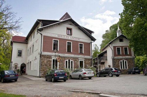Hotel Na Kocandě, Забронировать Отель Отели Чешско-Моравской возвышенности с парковкой, Парковка