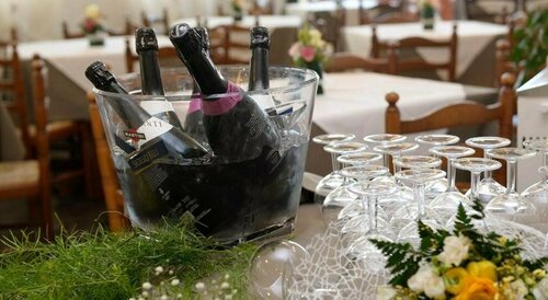 Hotel Ristorante Milton, Забронировать Отель Отели Варацце с парковкой, рядом с Туристический порт Варацце, Парковка
