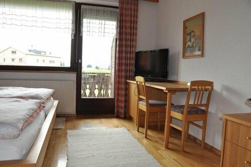 Gästehaus Gitti Dorner, Book Hotel Hoteller i Vorarlberg med parkering, Parkering