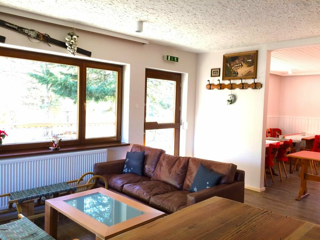 Tattoo PENSION mit Restaurant und Tattoo-Studio