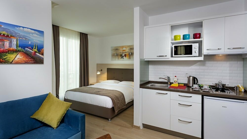 The Room Hotel & Apartments