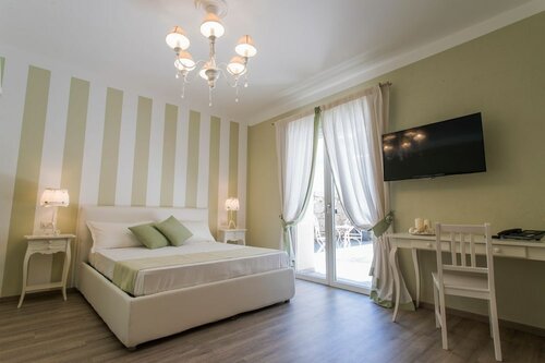 Les Suites Magnolia, Забронировать Отель «постель и завтрак» Отели в центре Ольбия, в центре